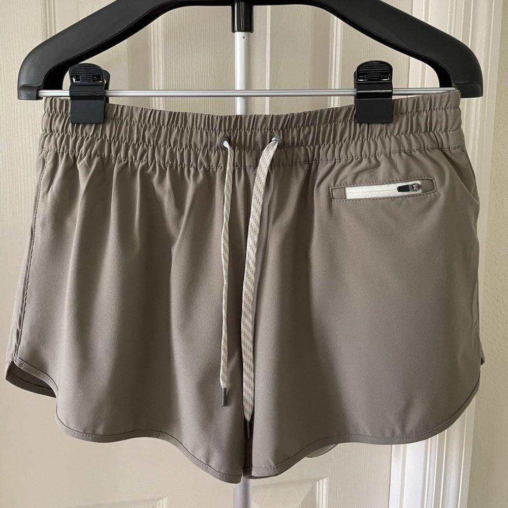 Vuori Clementine 2.0 shorts, 4" inseam in "Light Oregano"